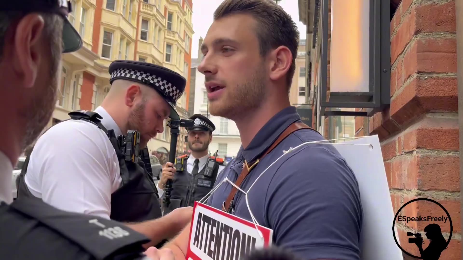 🚨Footage from @MontgomeryTom ARREST!