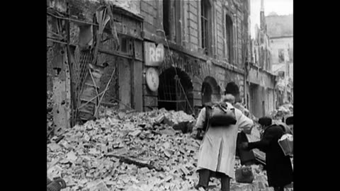 Berlin 1945: The End Has Come : Diary of a Metropolis [UNCENSORED]