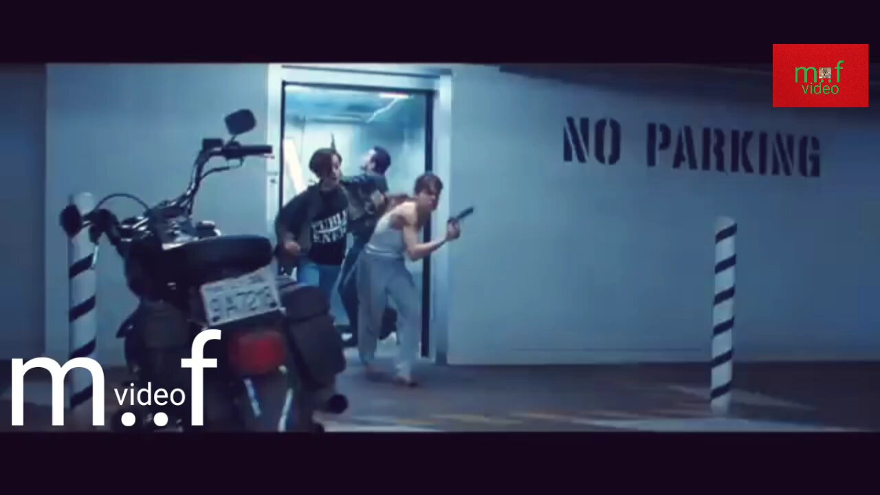 A very dangerous fight between humans and people from another world
