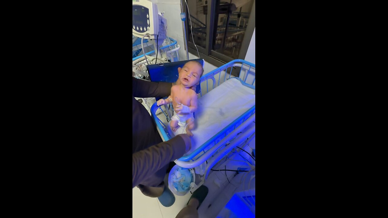 newborn baby is very confused