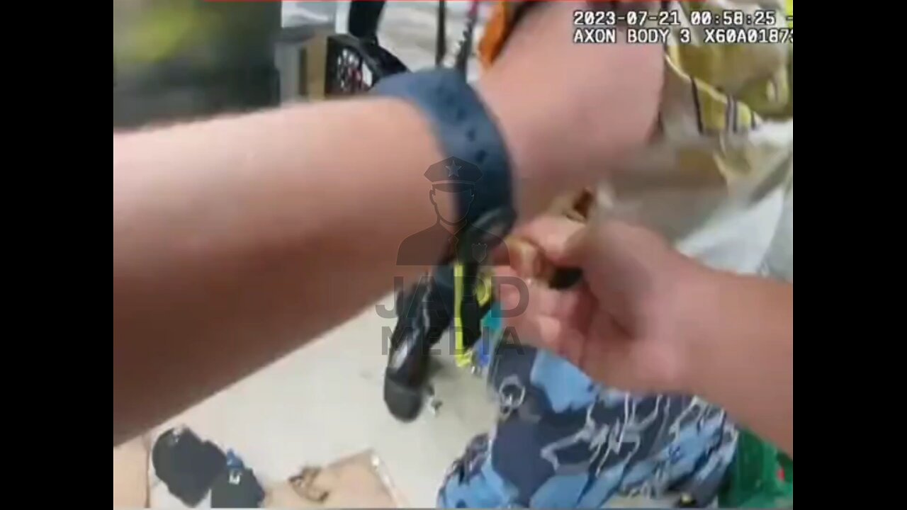 Employee Attacks Woman Picking Up Her Uber Eats Order #japd