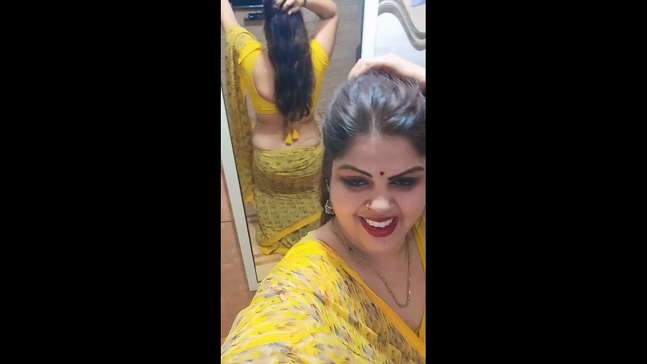 shaking ass of Indian women