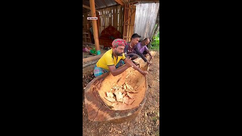 "A canoe for fishing is being made out of a palm tree."🇧🇩🇧🇩