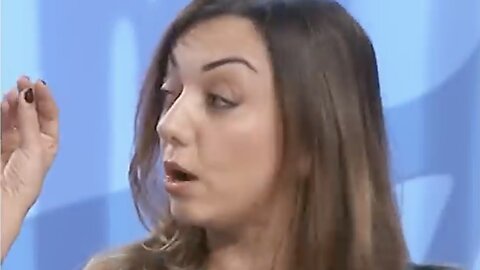 LA DEPUTATA DELLA MELONI FA LA CAGNA IN TV