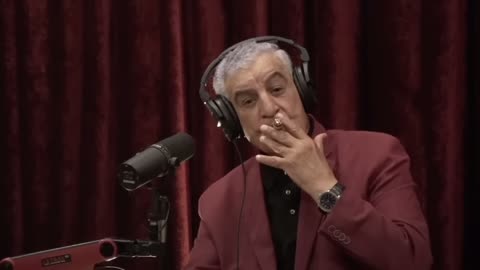 Joe Rogan interviews Dr Zahi Hawass on the Pyramids