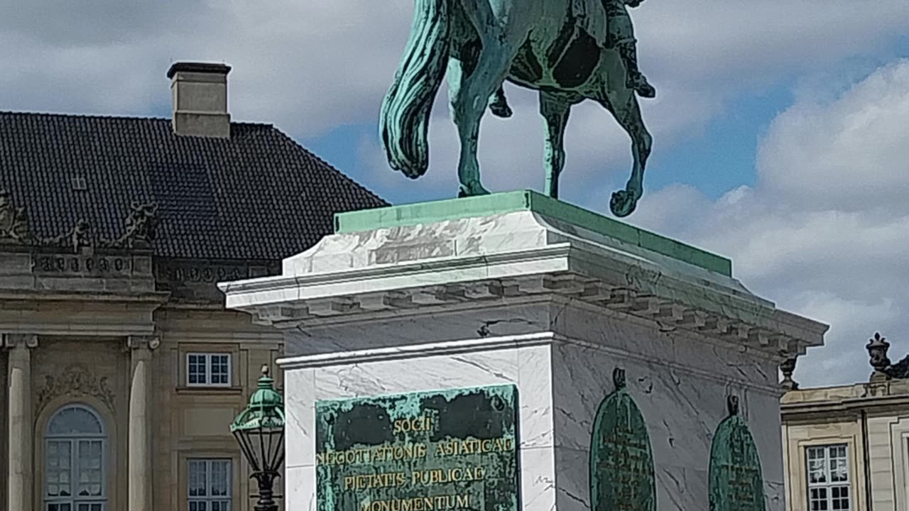 🚶‍♂️ Walking Through Copenhagen | Palaces, Statues & Royal Guards 🇩🇰✨