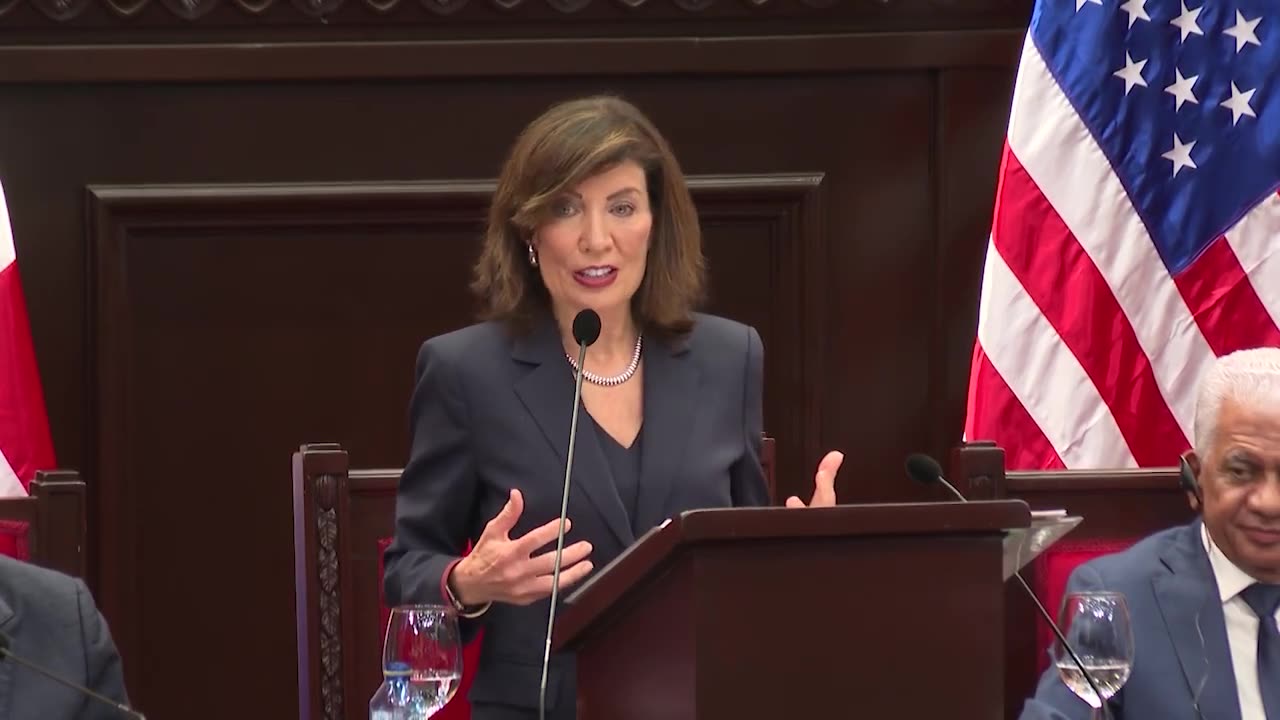 Hochul Casts Herself as Protector of “Fearful” Dominican Immigrants