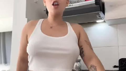 ELLE EST SEX.Y