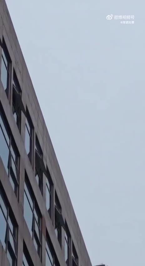 🇨🇳✈️👀 China's 6th generation fighter jet J-36 has completed its second flight.