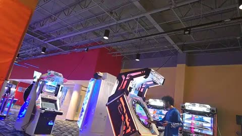 duckitis hanging out in round1 just dodged a TND on a black security guard.