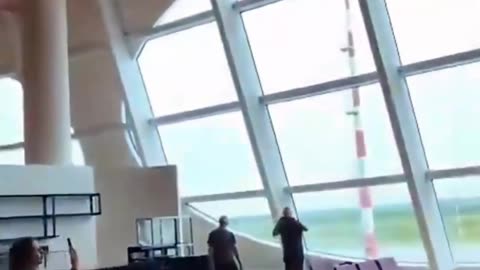 Pánico en aeropuerto tras terremoto de magnitud 8.8 en Kamchatka, Rusia