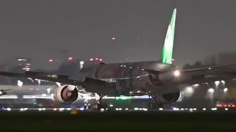 Night landing of the Boeing 777-300ER of Eva Air in Hello Kitty livery