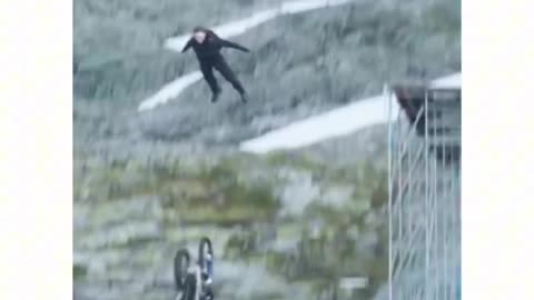 See how Tom cruise did this stunt by himself 😱🫣