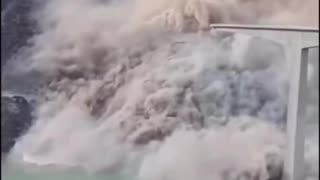 Hongqi bridge in China collapses