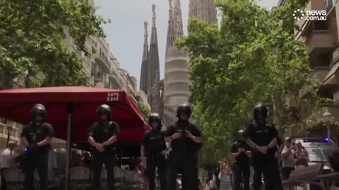 Furious Spanish protesters unleash on tourists - news.com.au