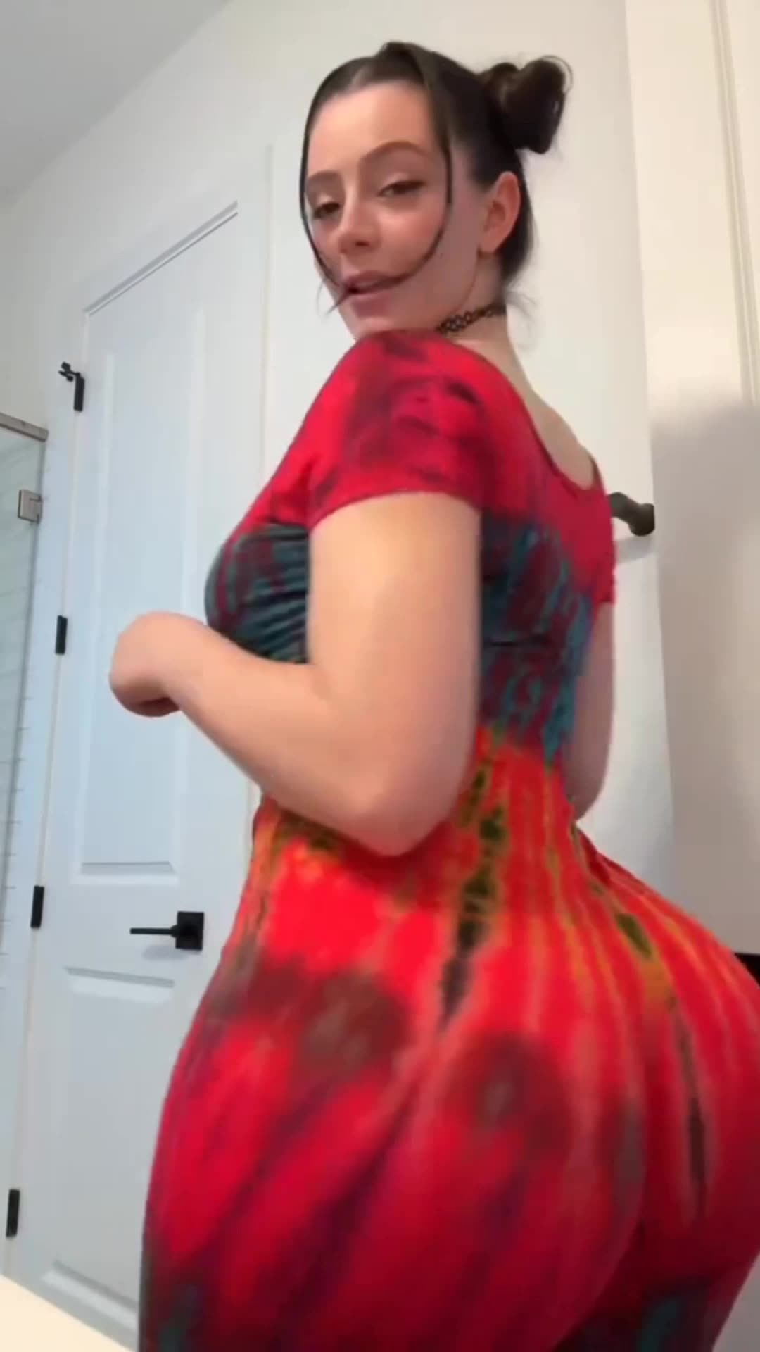 🍑THICC LATINA GIRLS SHAKING THEIR BUNS | Compilation