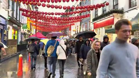 London Walk 🇬🇧 West End, OXFORD & REGENT Street SOHO|Central London Night Rainy Walking Tour |4K HDR