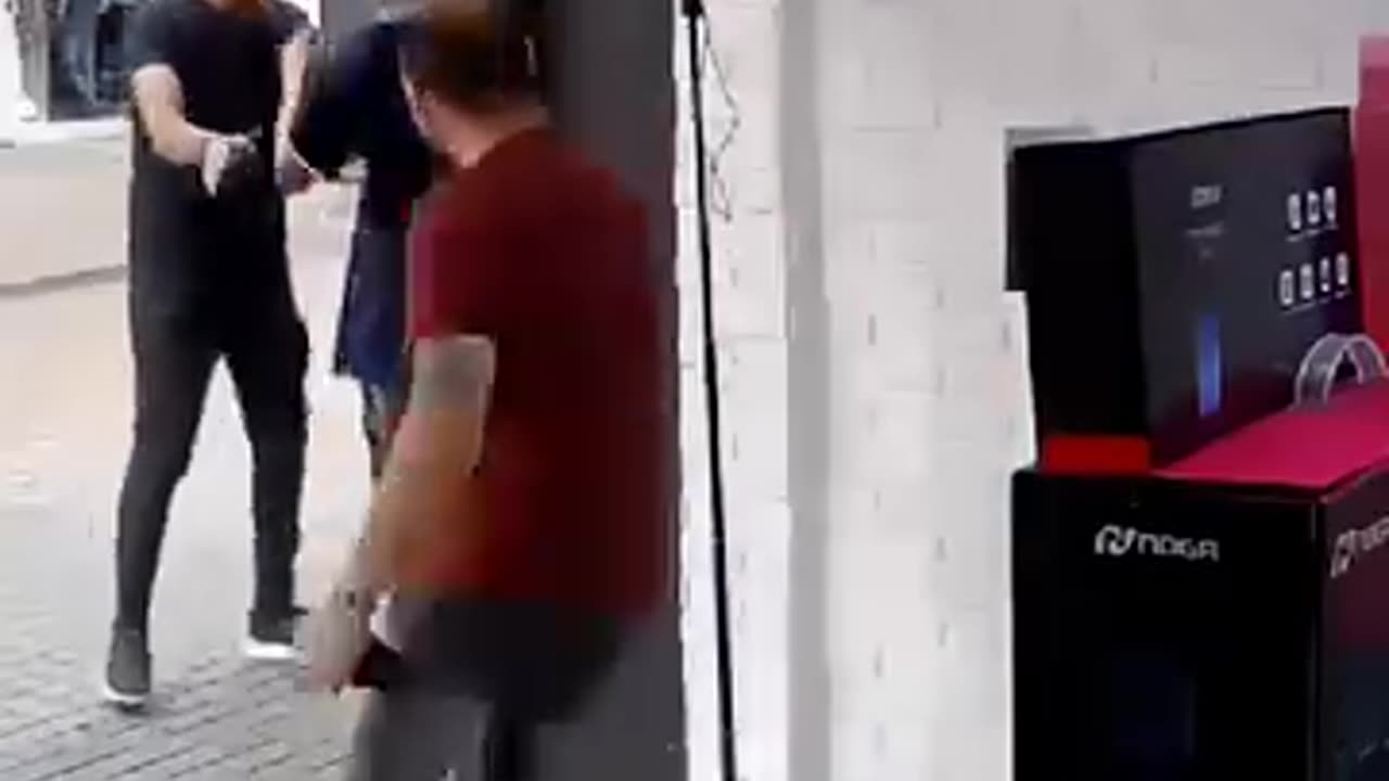 Thieves’ Brazen Robbery Caught on Camera | Can You ID Them?