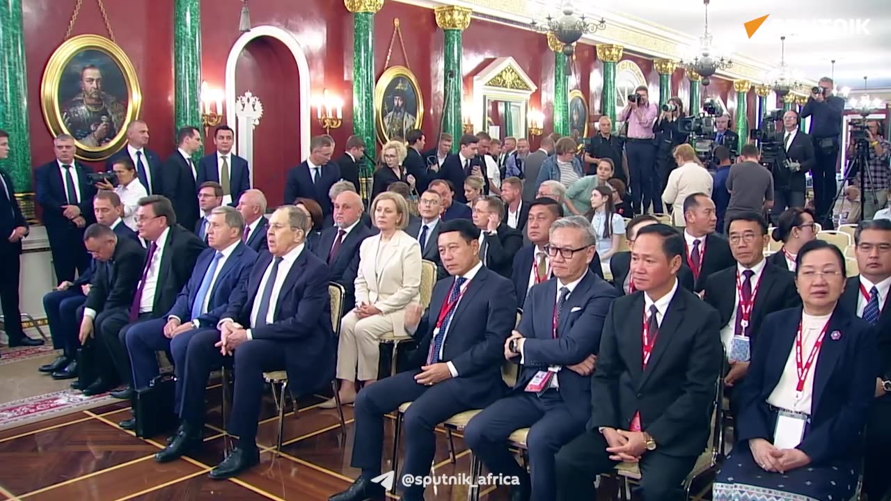 Putin Holds Press Conference With Laotian President at Kremlin