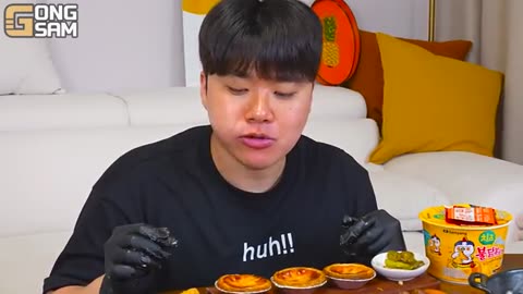 ASMR_MUKBANG___CHEESE_BURGER,_cheese_stick,_Fire_Noodles,_Chicago_Pizza_recipe_!_eating