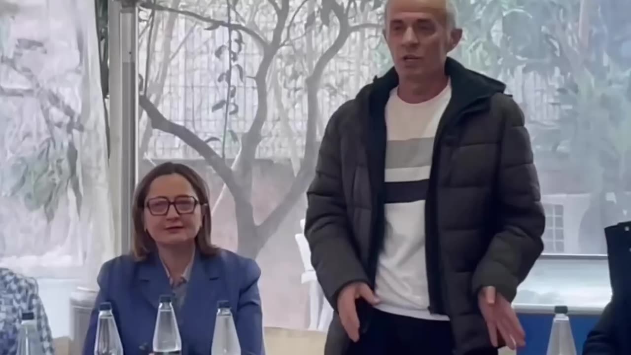 Dhurata Çupi takime në terren me qytetarët