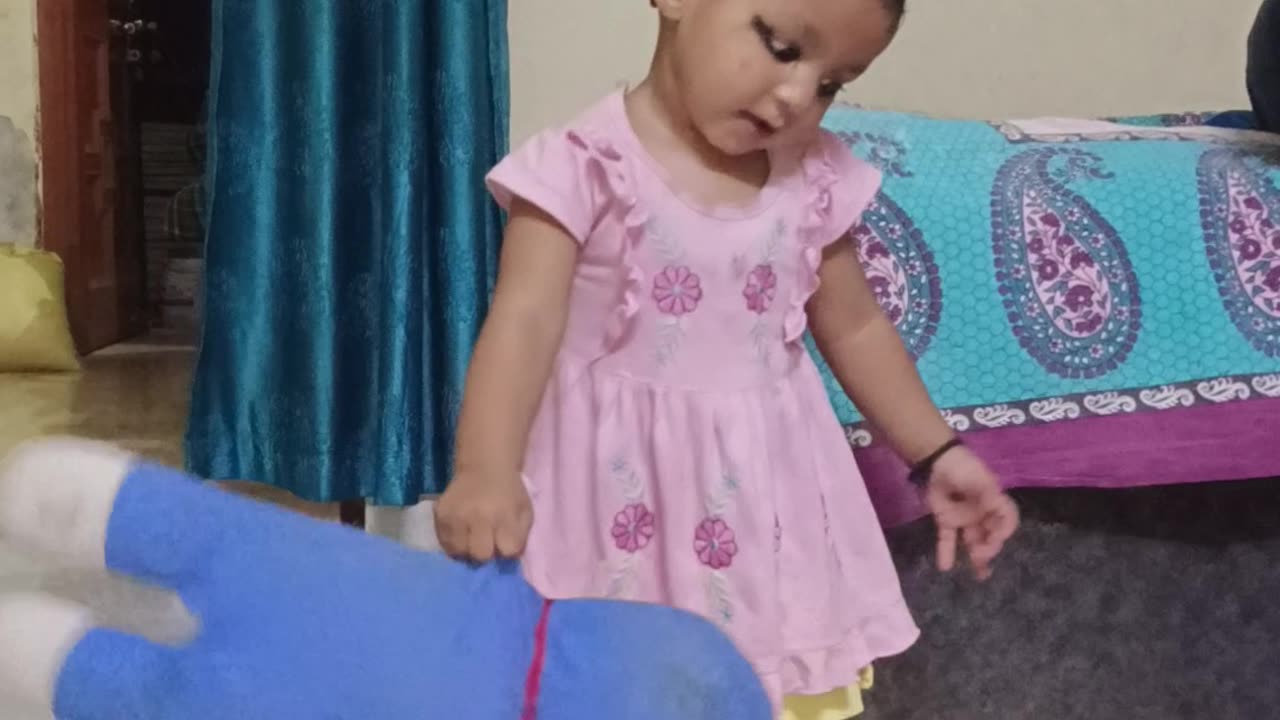 Baby apni Doraemon toy ke sath