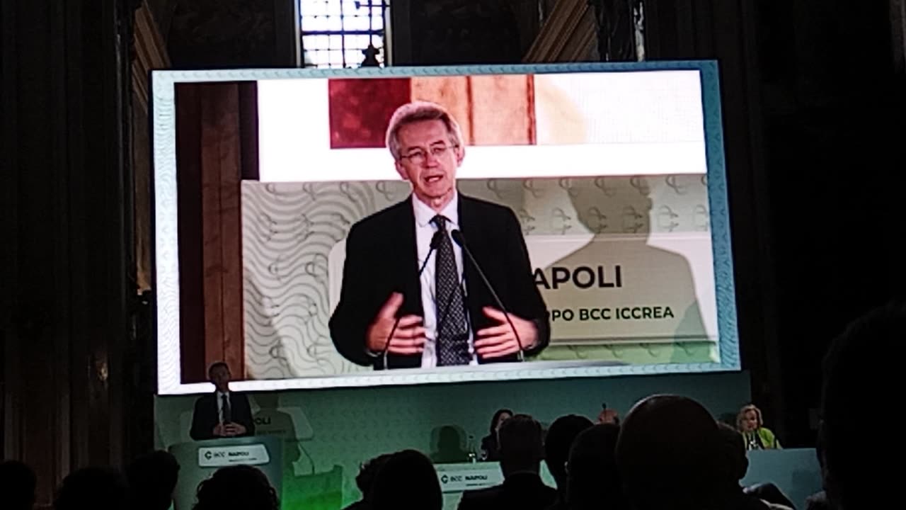 Sindaco di Napoli parla alle banche