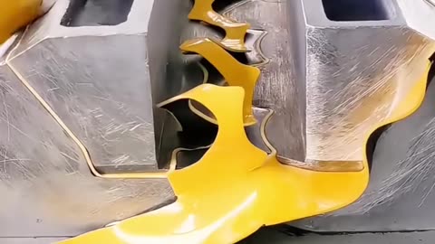Plastic Injection Molding Machine Creates Patterned Shapes