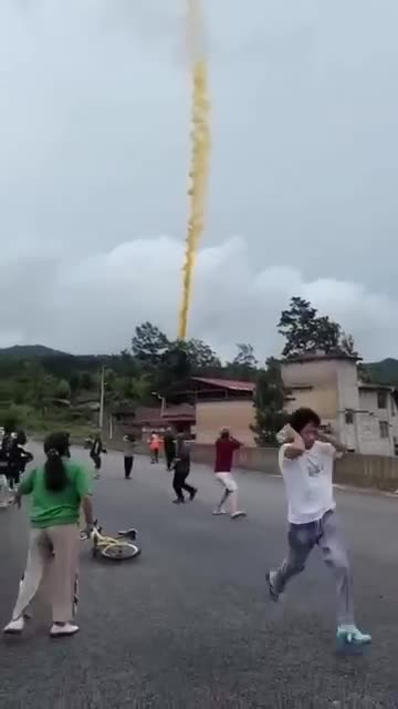 China Rocket Crashes On TownDate :