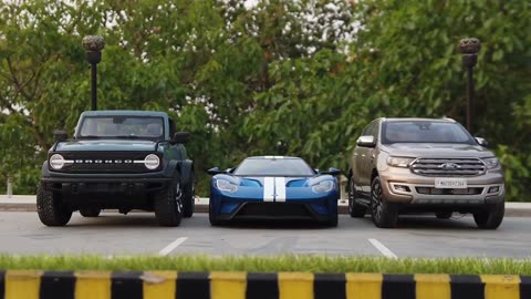 Driving Mini Ford Cars & SUVs Miniature House Diorama Realistic Diecast Model Cars