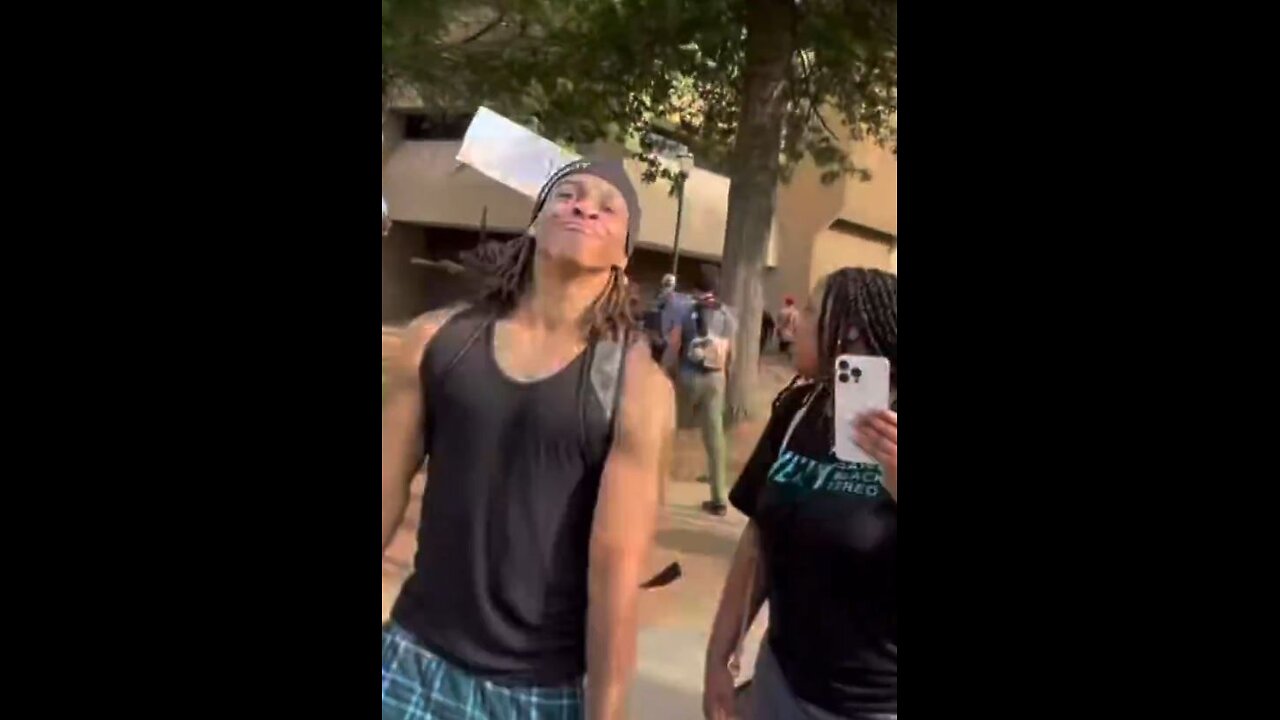 Group of fascist students censor a Conservative off campus with violent threats