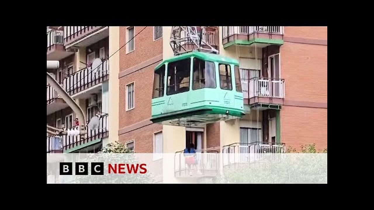Four dead in cable car crash south of Naples | BBC News