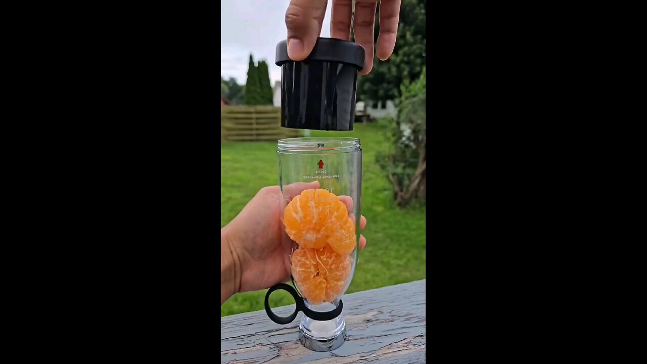 Rechargeable Mini Juicer Blender – Fresh Juice Anywhere!