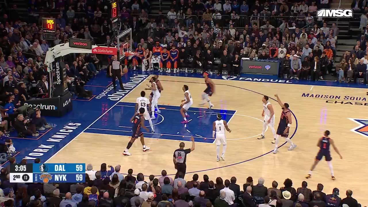 NBA KAT DRILLS THE THREE FOR 24 IN THE 1ST HALF 🔥 Didn't even jump on this shot... 😳