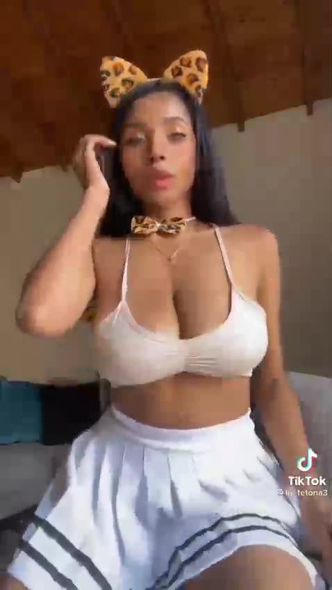 look at her eyes😍🤗