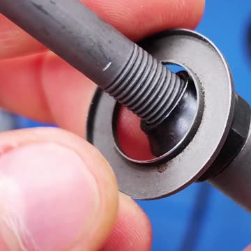 Replacing the cones of the bicycle wheel hub axle