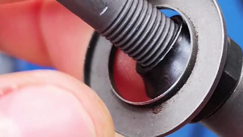 Replacing the cones of the bicycle wheel hub axle