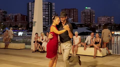 Beautiful Tango at Málaga’s Night Port