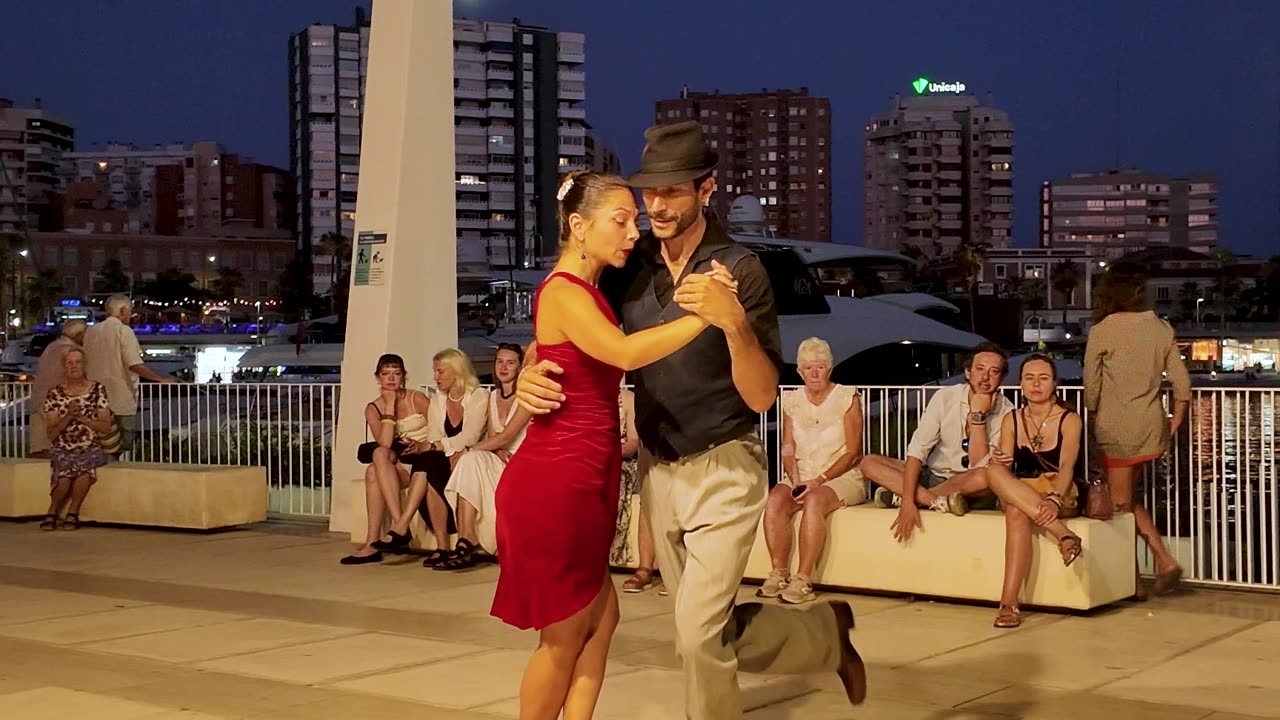 Beautiful Tango at Málaga’s Night Port