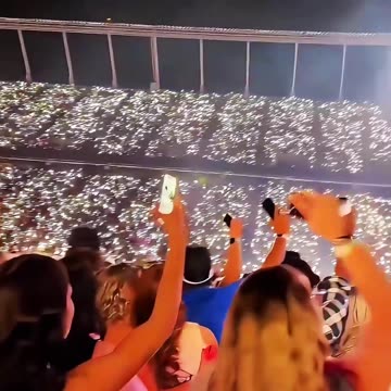 CLASSY MOVE BY MORGAN WALLEN SENDING LOVE TO CHARLIE'S FAMILY!!!❤️