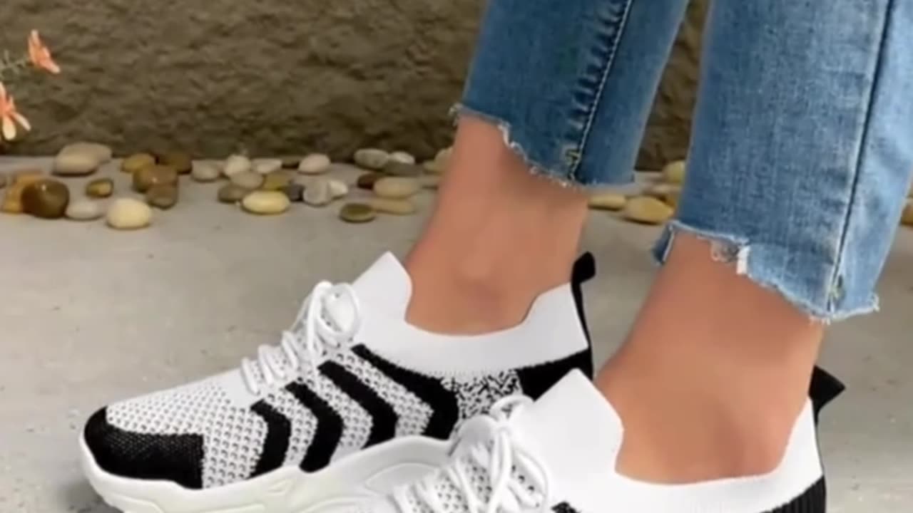 Ladies' Sports Shoes