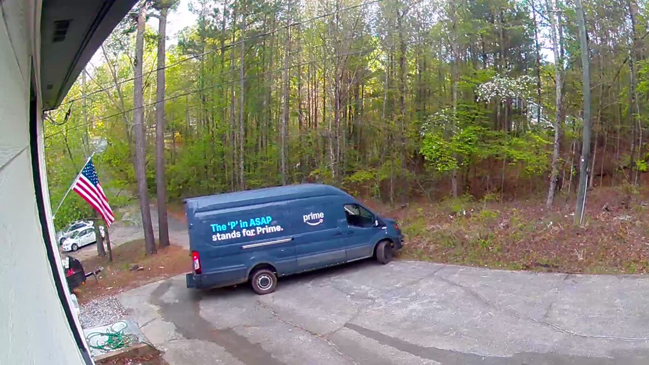 Delivery Drivers Work Together To Free Truck