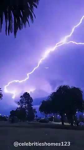 LIGHTNING IS TERRIFYING