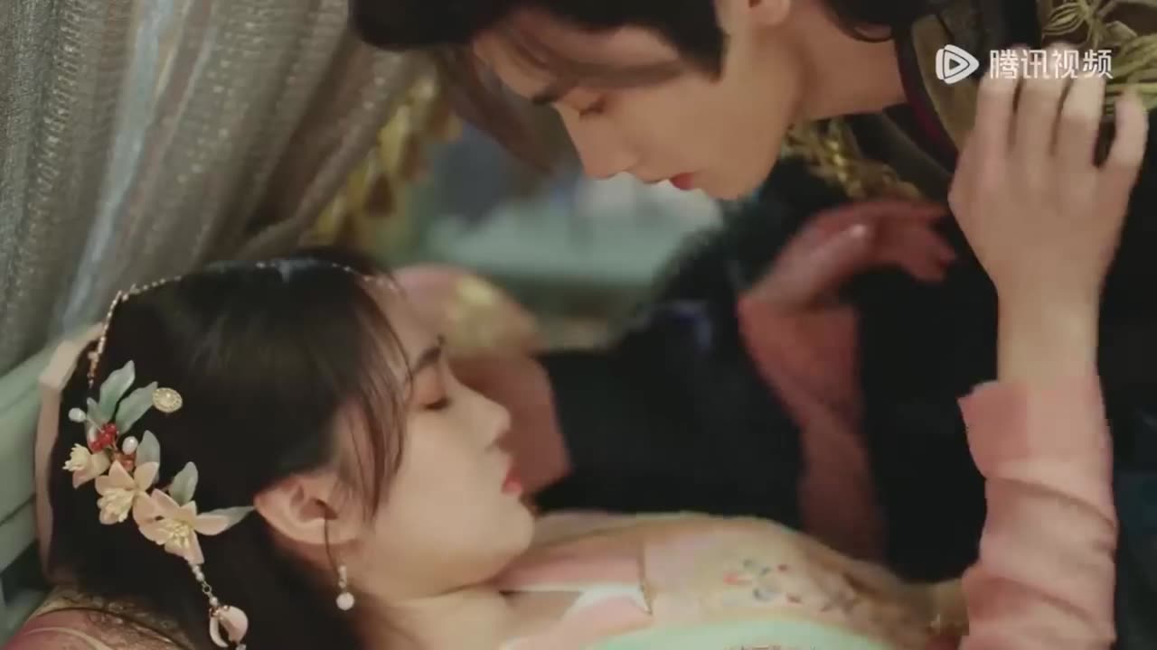 liu yueqing & pei xun The Deliberations of Love liu yueqing falls asleep episode 15