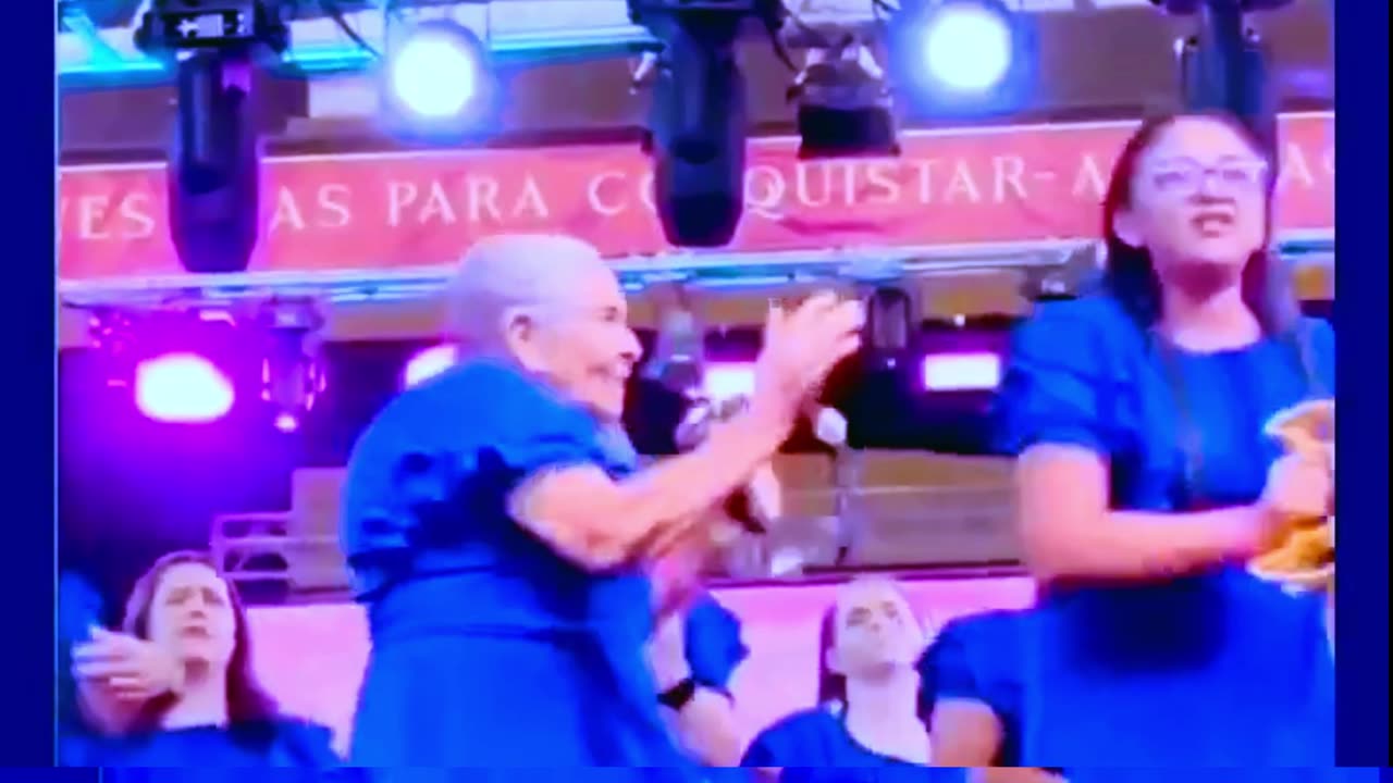 Motivação sempre, os mais jovens que se cuidem, essa Senhora é um exemplo na adoração!!!!!