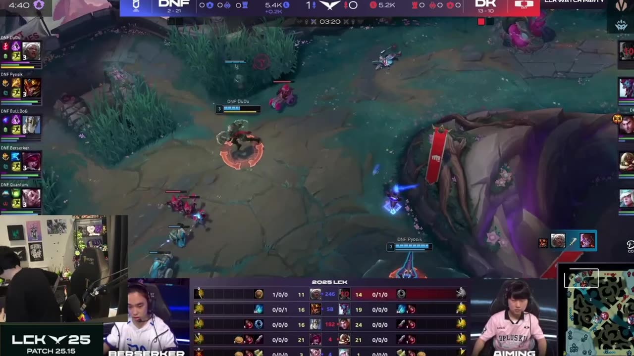 Toplaner makes Caedrel robot dance 🤖