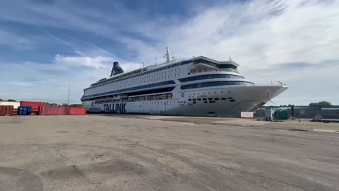 Wat kost de asielboot (het luxe schip voor vluchtelingen) in Schiedam per dag?