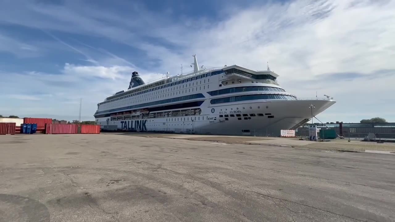 Wat kost de asielboot (het luxe schip voor vluchtelingen) in Schiedam per dag?