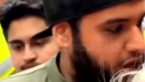 Pakistani wants to r a p e White child
			