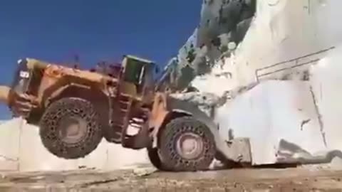 EH MA IN PASSATO CON CAVALLI E ASINELLI GLI VENIVA PIÙ SEMPLICE...QUESTO DOBBIAMO CREDERE...